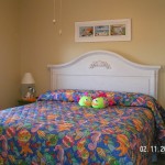 Master bedroom with king bed - Splash 703E